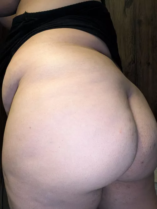 Good evening to those who like big girls 