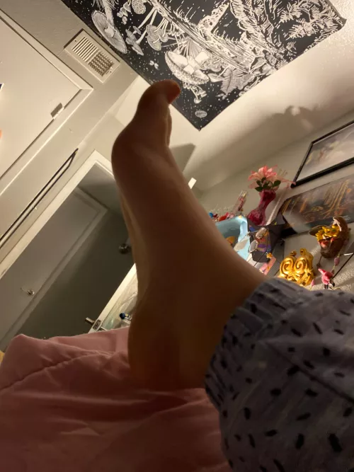 Hii I have cute feet 