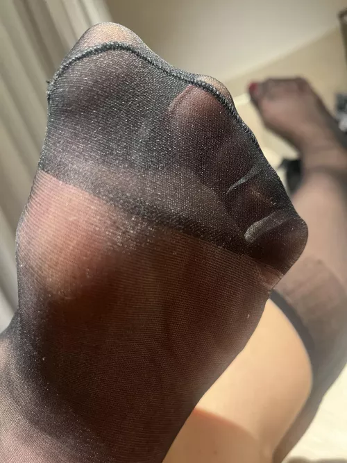 Hope you don’t mind me spreading my toes for you 🫶