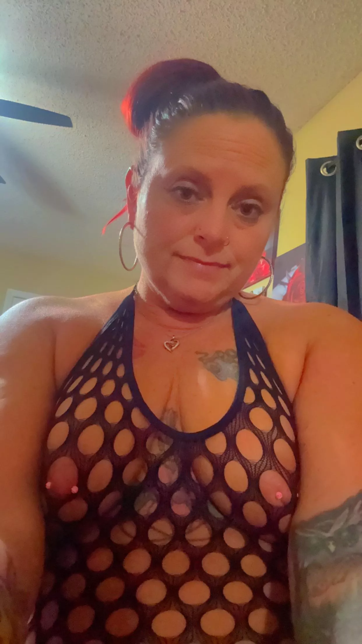 I love my hard, pierced nipples to be sucked on 