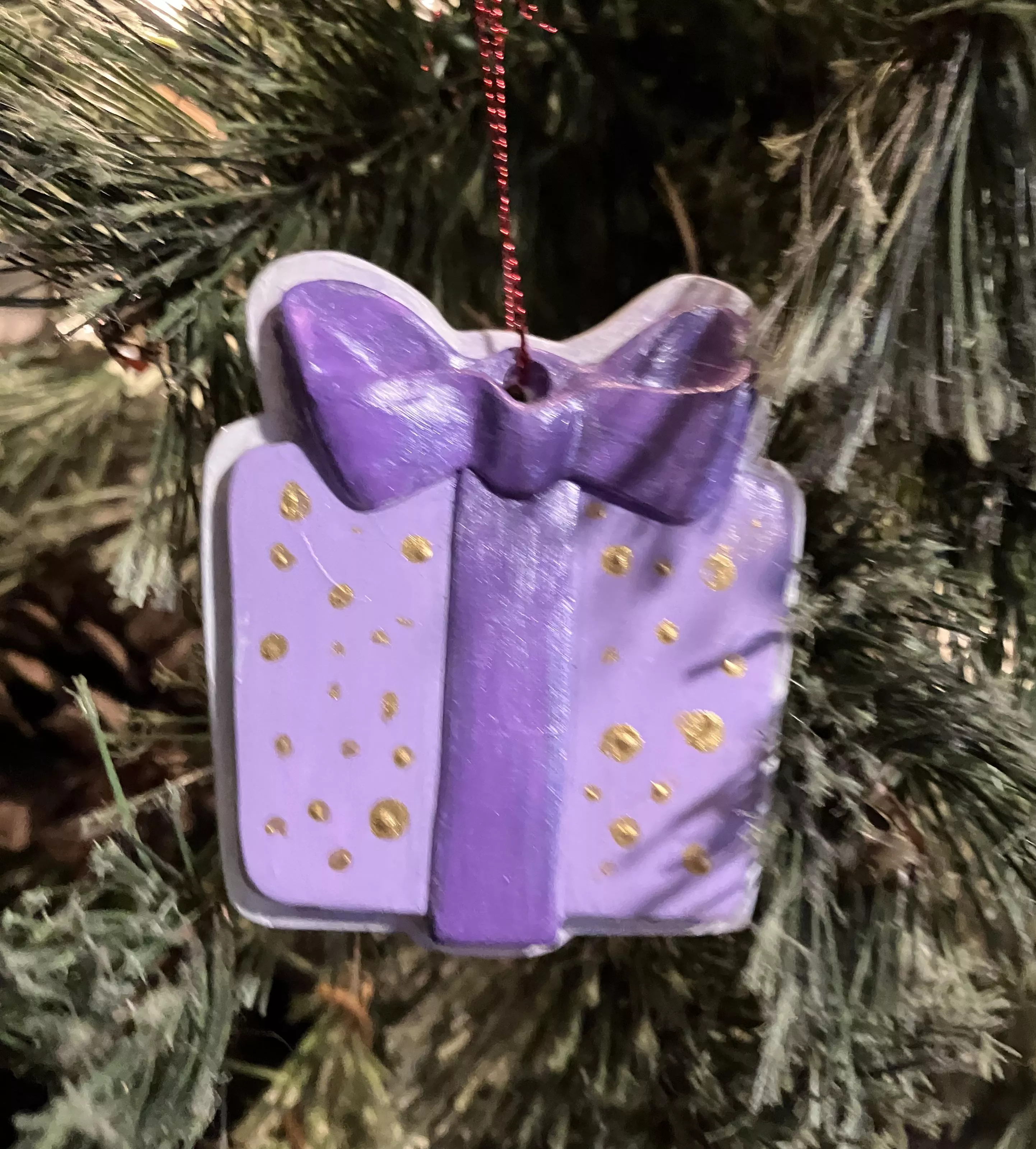 I painted an ornament!! 🎄🤗