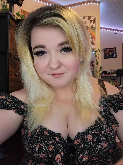 I think your key would look good right between my breast, what do you think? 