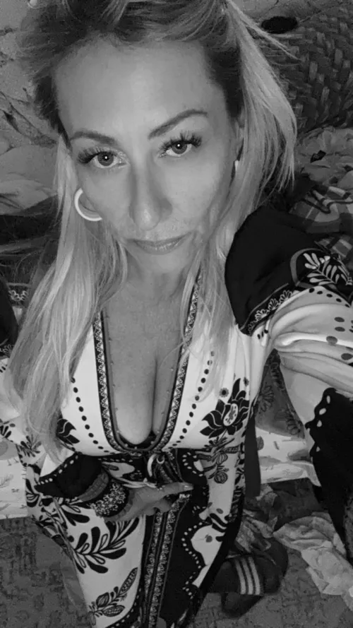 I’ll hold my arms up you pull it off 44/f