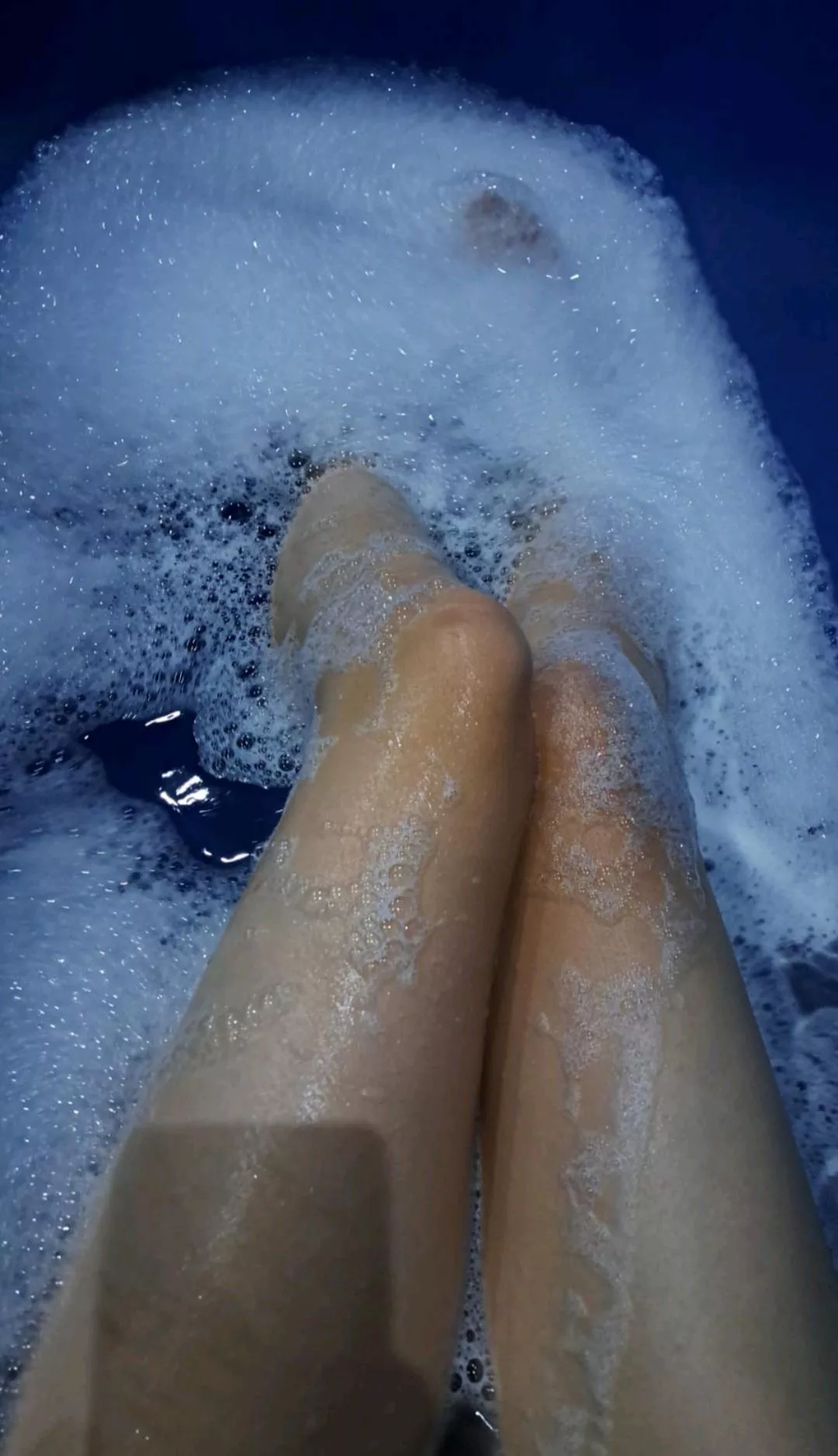 Im so alone in the bathtub right now