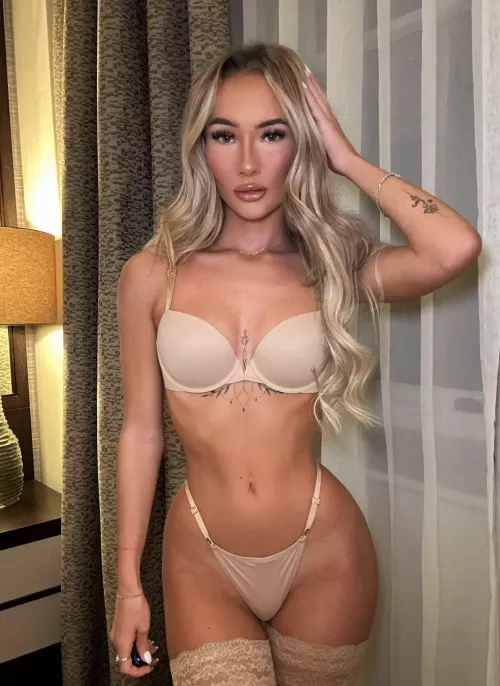 in this pose I look even more sexy