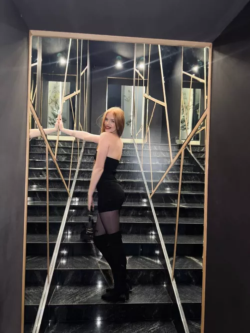 I've always loved red lipstick because it brings out my smile so brightly👄