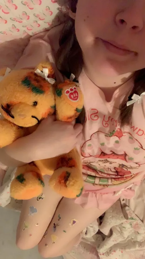 jus a lil' photo showing how happie ☀️ and smol 🍼 my Daddy makes me! 🎀 covwred in didney princess stickies! ✨🌸🌷👑