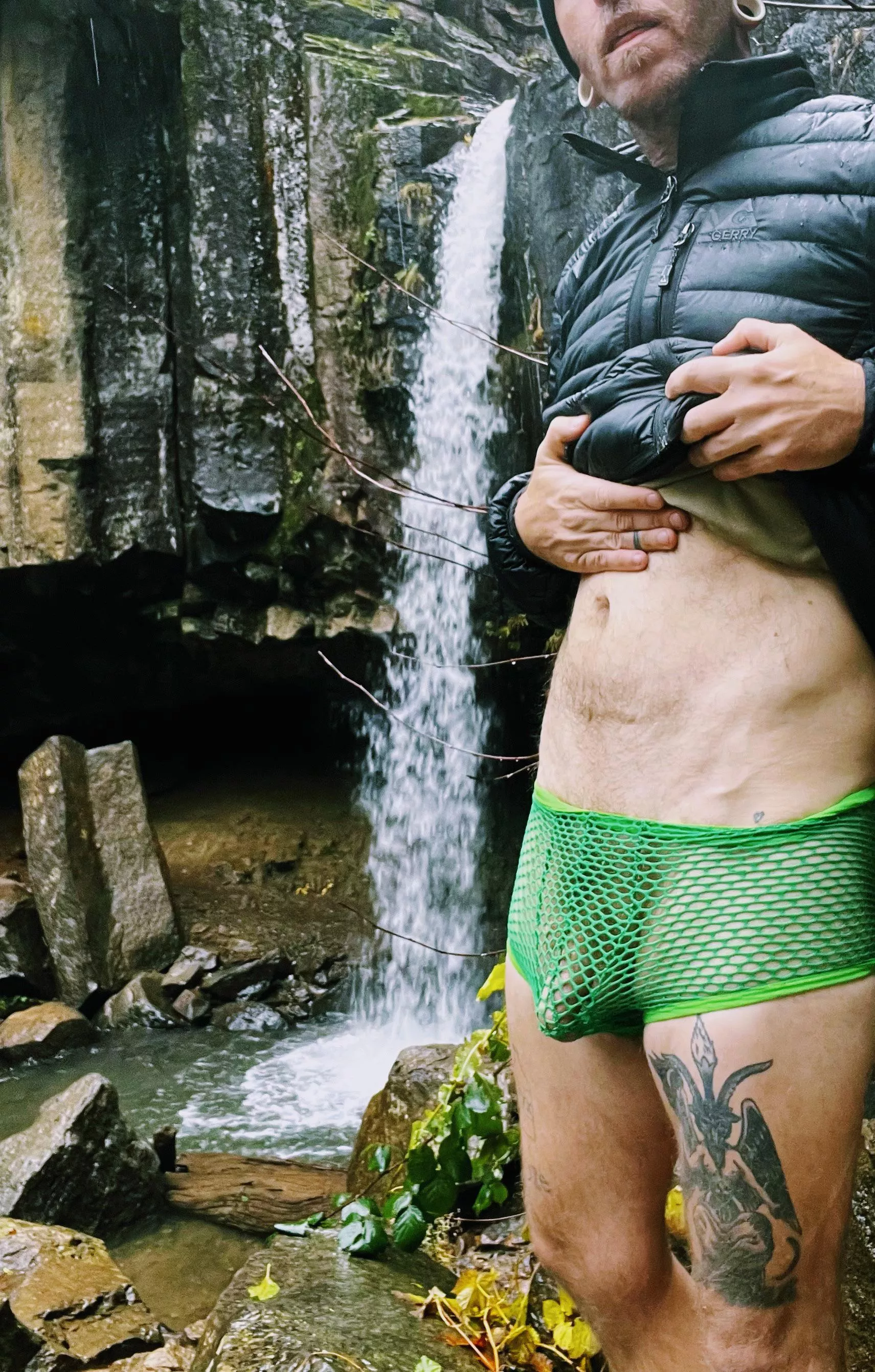 Little stop by hedge creek falls! 😋