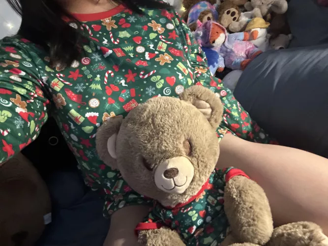 matching holiday pjs w/ my stuffie <3