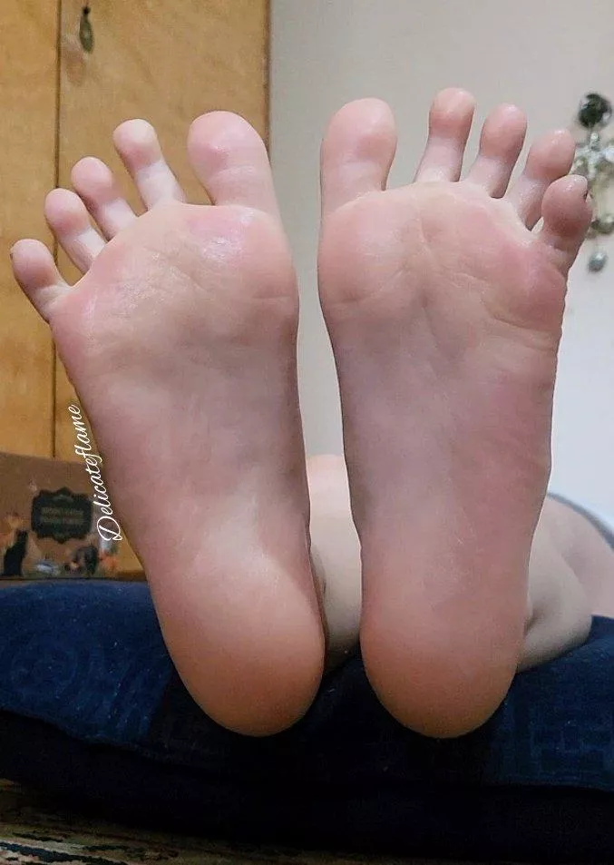 My feet are ready to be worshipped