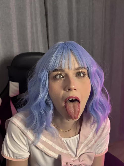 My first Ahegao face, don't judge me too harsh :(