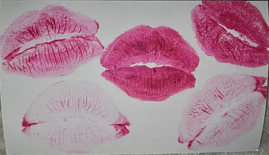 Prints from my lipstick color today 😚🩷