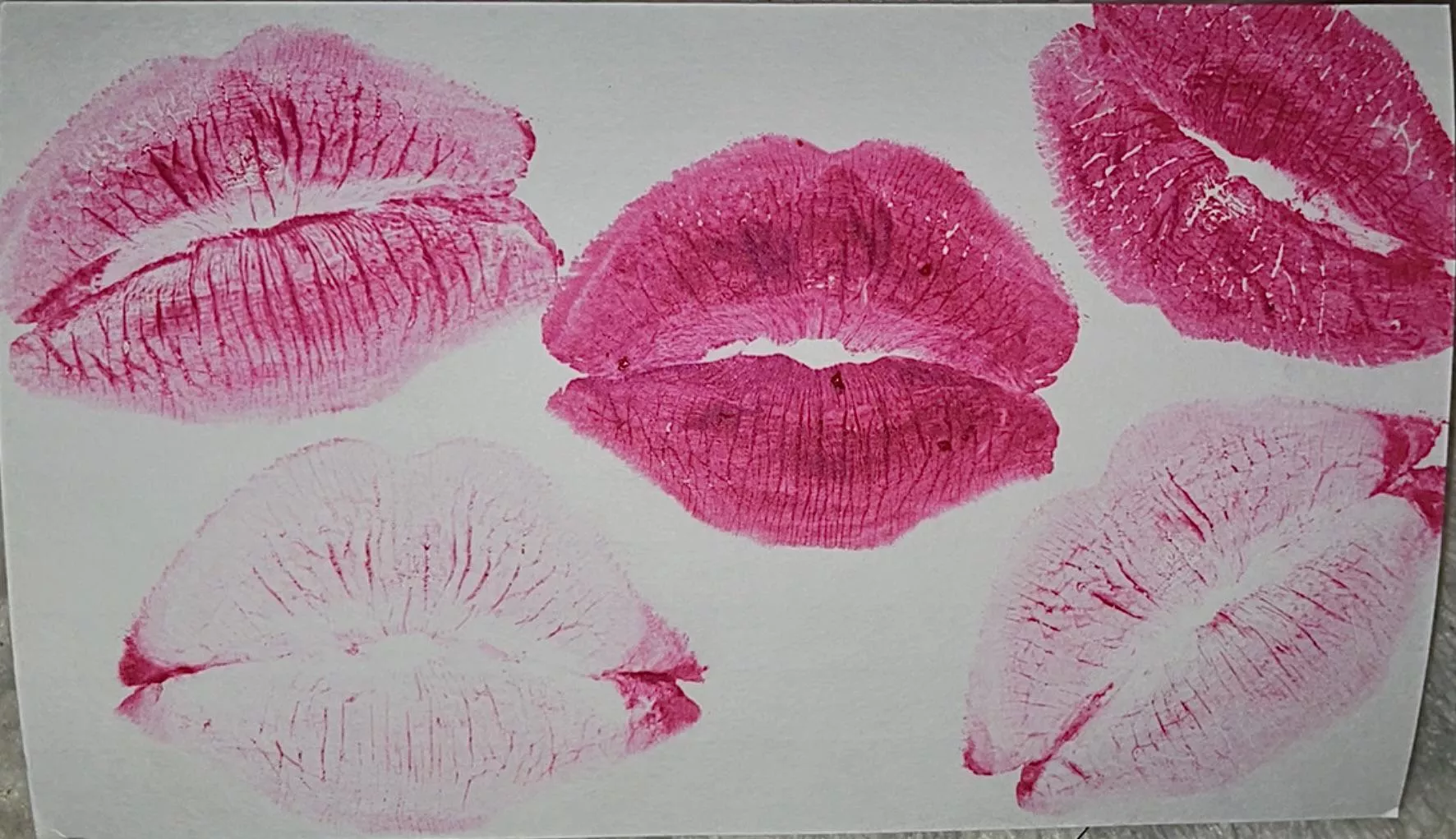 Prints from my lipstick color today 😚🩷