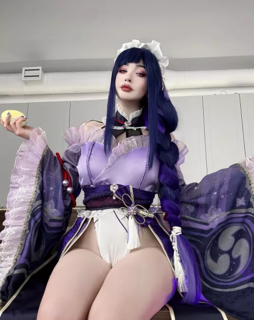 Raiden Shogun sitting pretty (Sooyoungg)