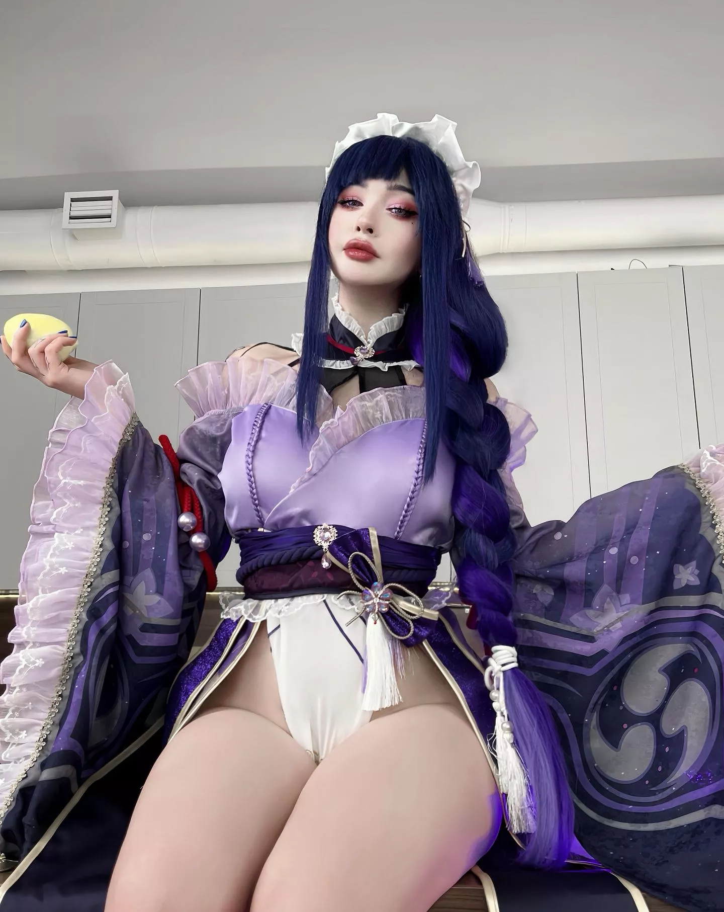 Raiden Shogun sitting pretty (Sooyoungg)