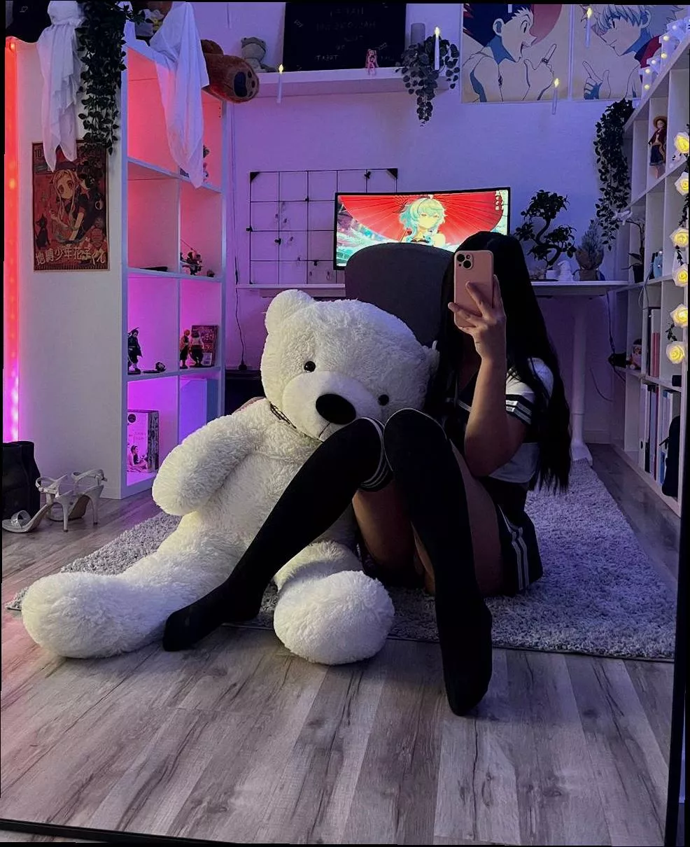 ready to start a cuddle war with u.. >:3