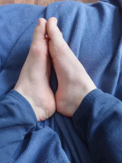 Stick your tongue in between 