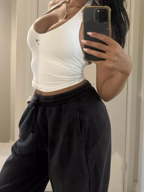 The fit of these tops 😮‍💨😮‍💨