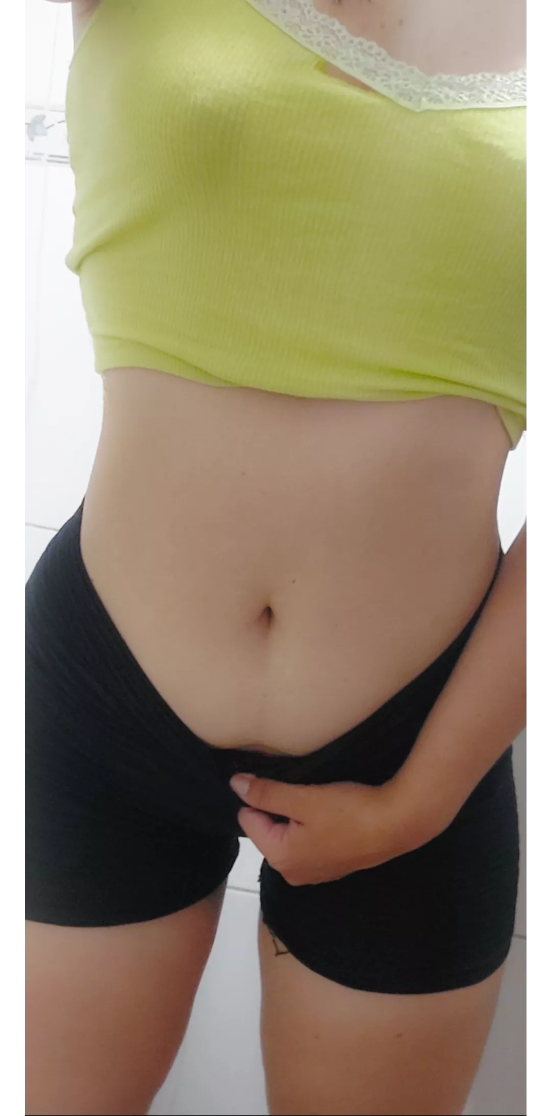 The green stands out a lot with this delicious navel