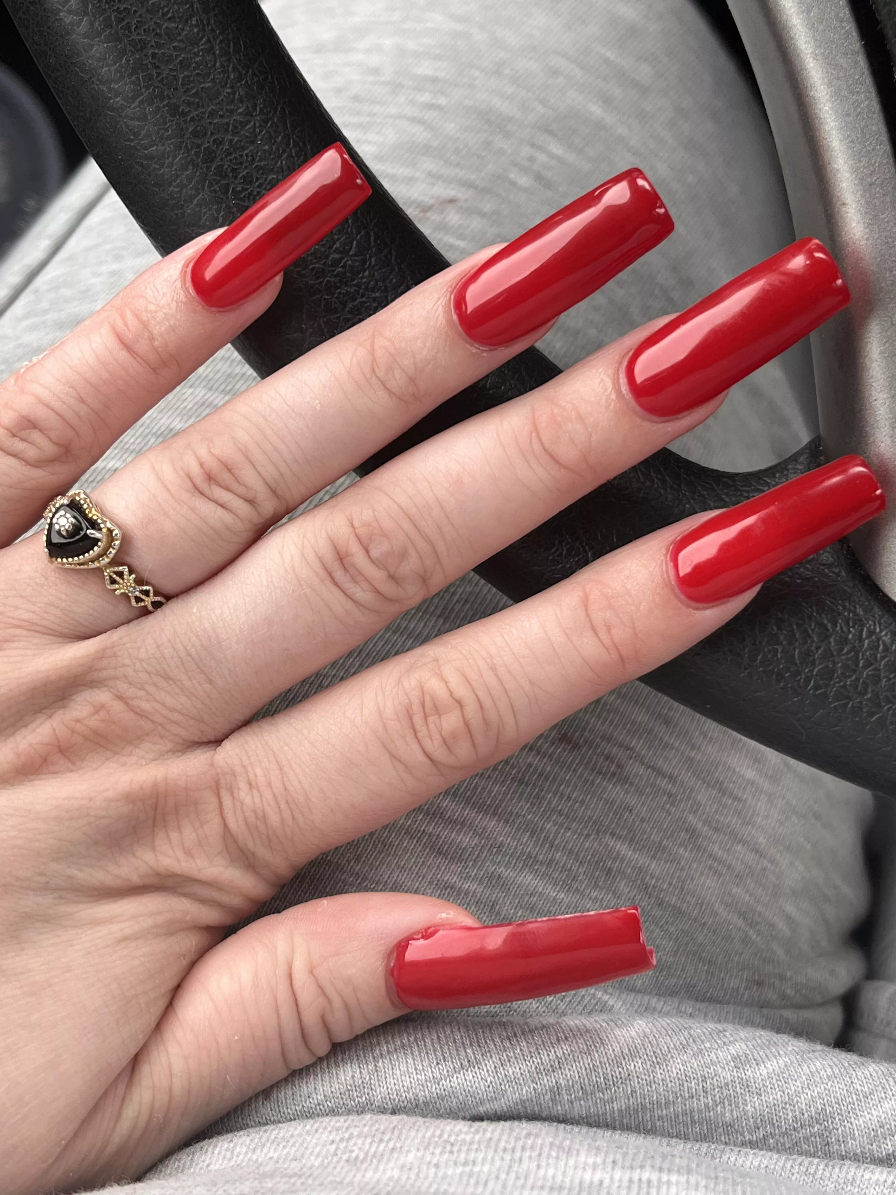 THE red nail princess!! 🩸🍓