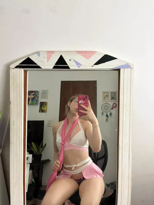 want to play with my tie?