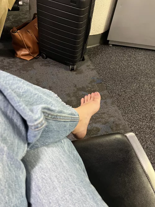 would you miss your flight if you saw these feet right before boarding