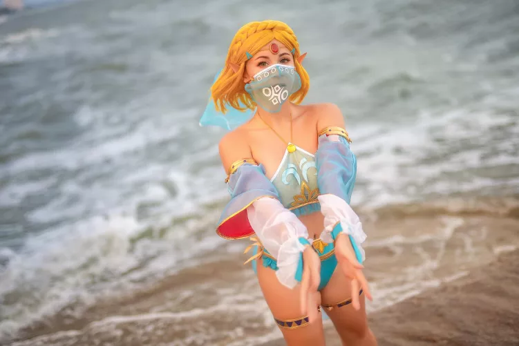 Zelda cosplay (Gerudo swimsuit) by Yuna Kairi