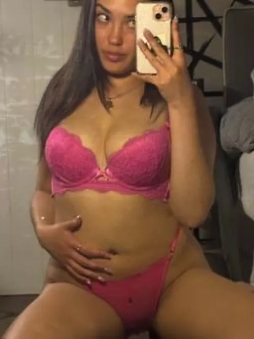 18 [F4MF] in Nashville soon! Any couples looking for a third? Must be okay to try my kinks and can teach me a thing or two. Hmu i’m on the pill!