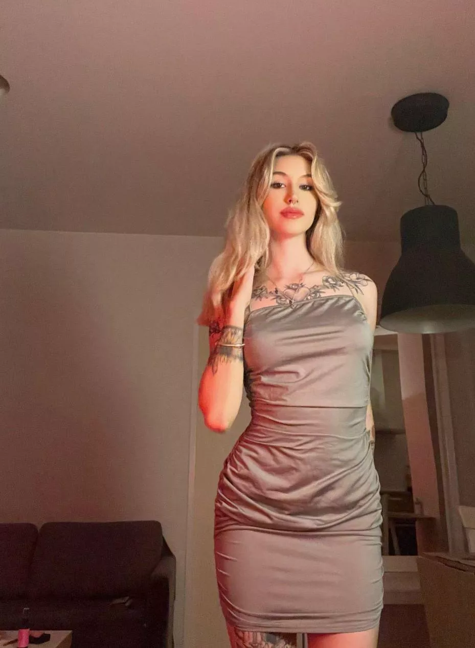 19F4M preferably experienced dom