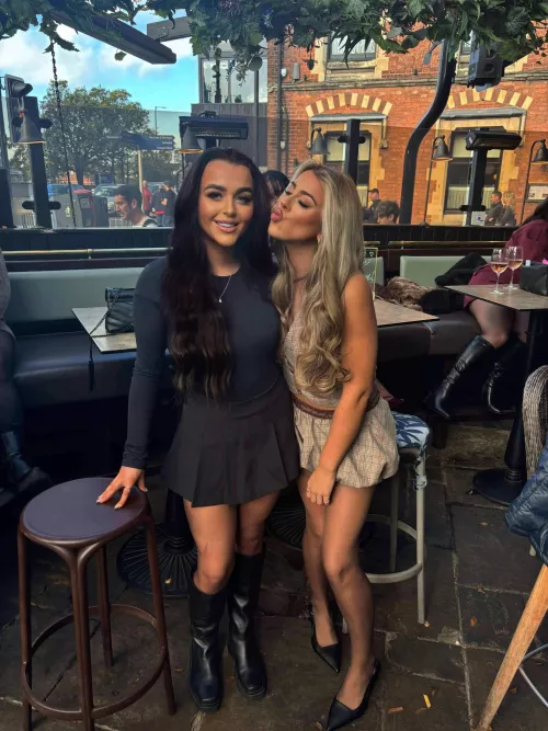 2 girls in pantyhose 