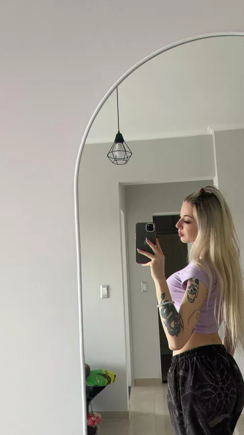 21 F Alone but my DMs are wide open care to fix the lonely part?