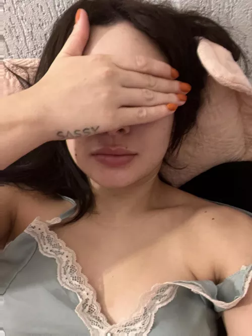 21[F] feeling bored.. looking for someone to edge with