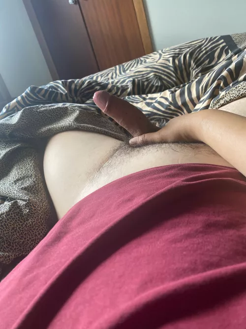 24 Need to moan and cum live with other verbal/POC/uncut bros! Snap: jax_phan