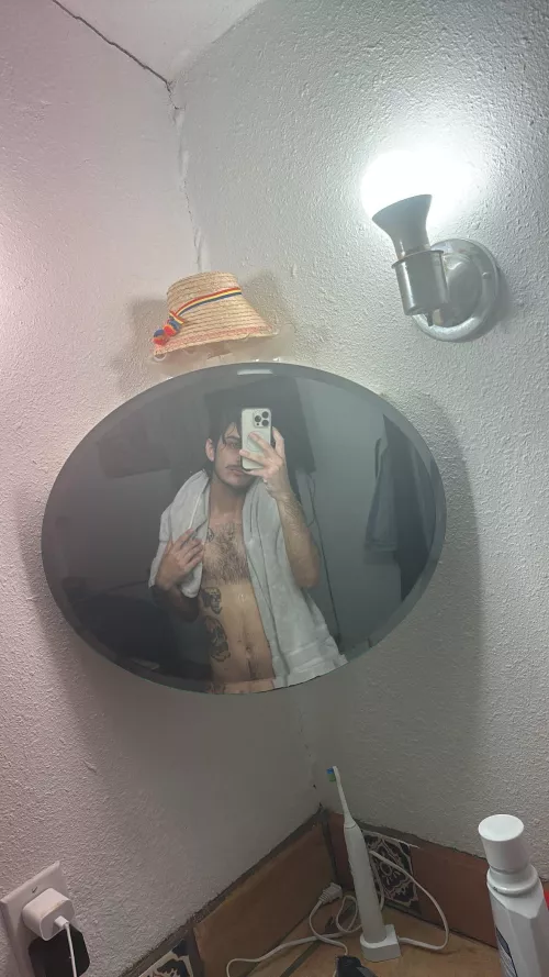 24 year old [m] in the pearl area looking for a fun and unique encounter 