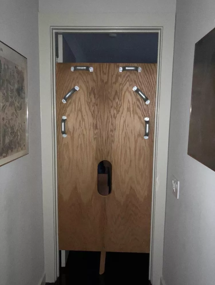 36 [mf4m] Discreet wooden gloryhole available in private home near downtown Dallas 
