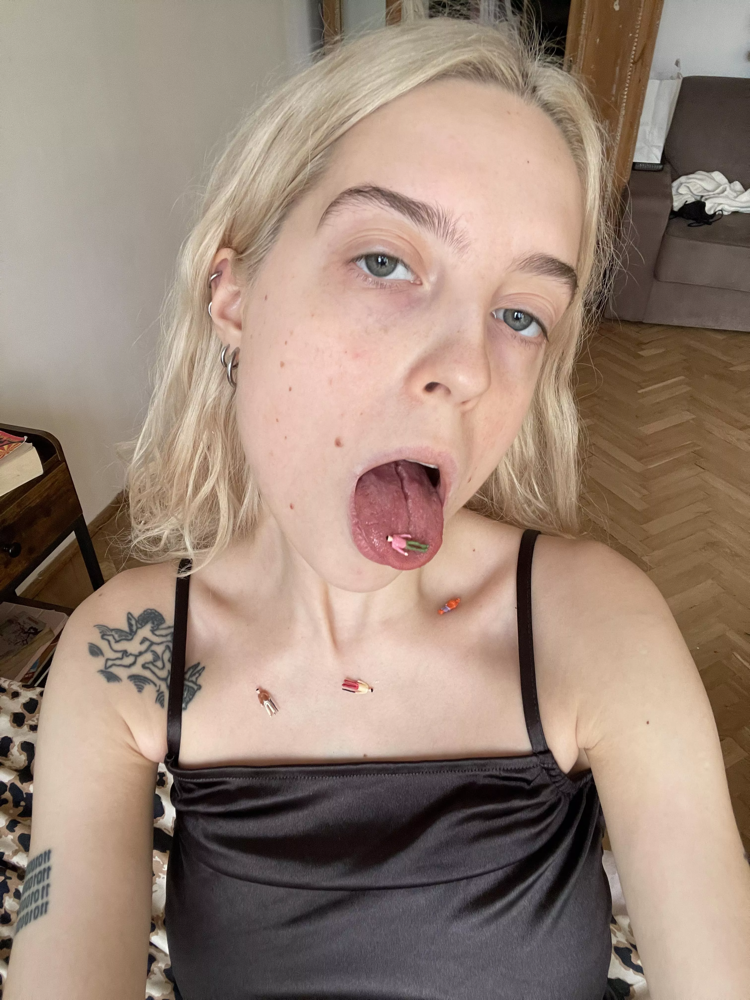 A few tinies are trying to get away from me right now, but I'll finish with them later