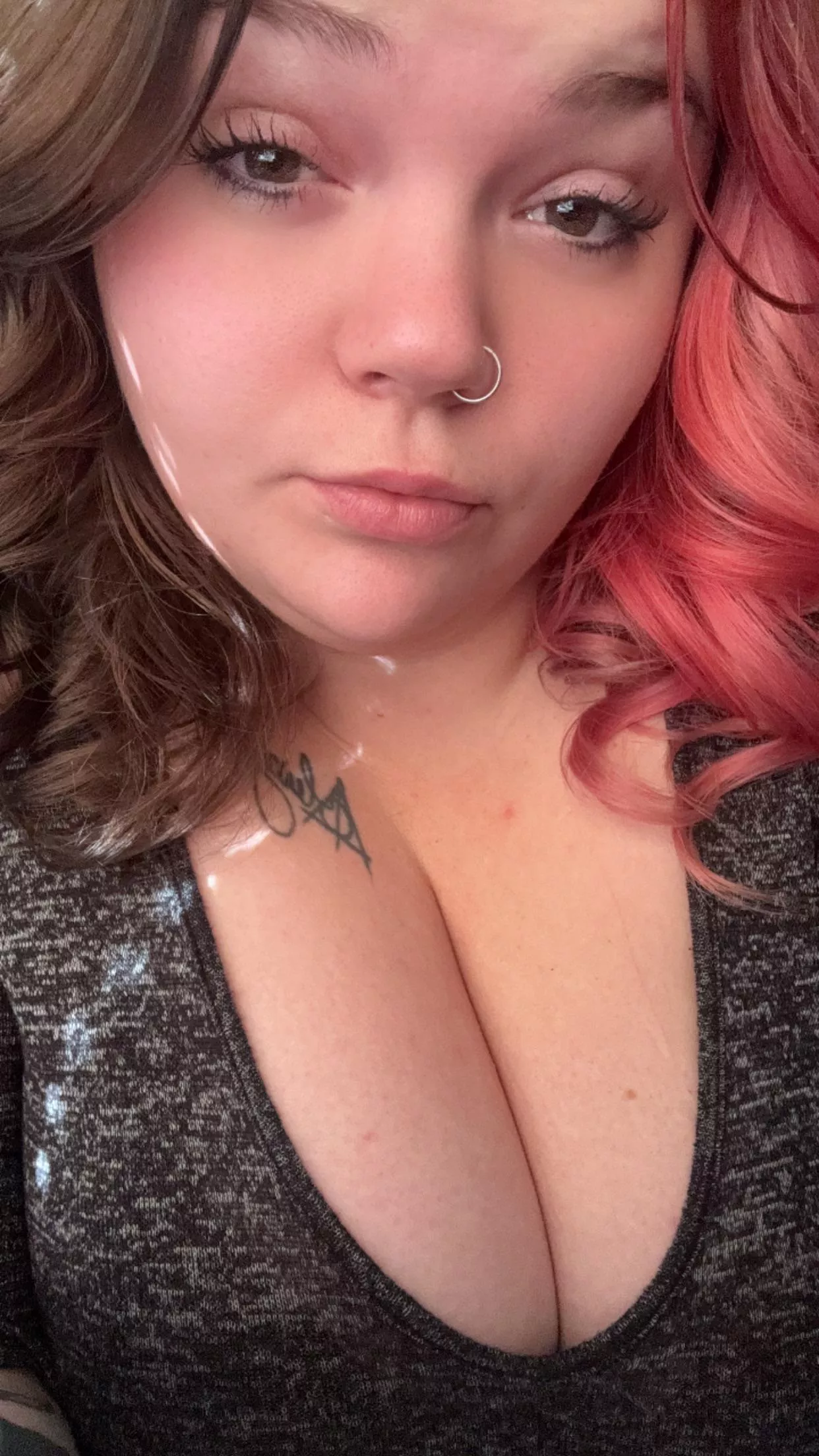 A little morning selfie. Entertain me😈