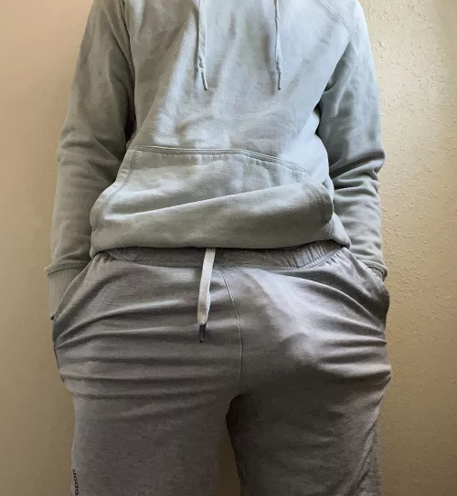 About to bust out of these pants 