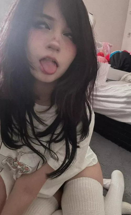 ahegao pale girl ^^
