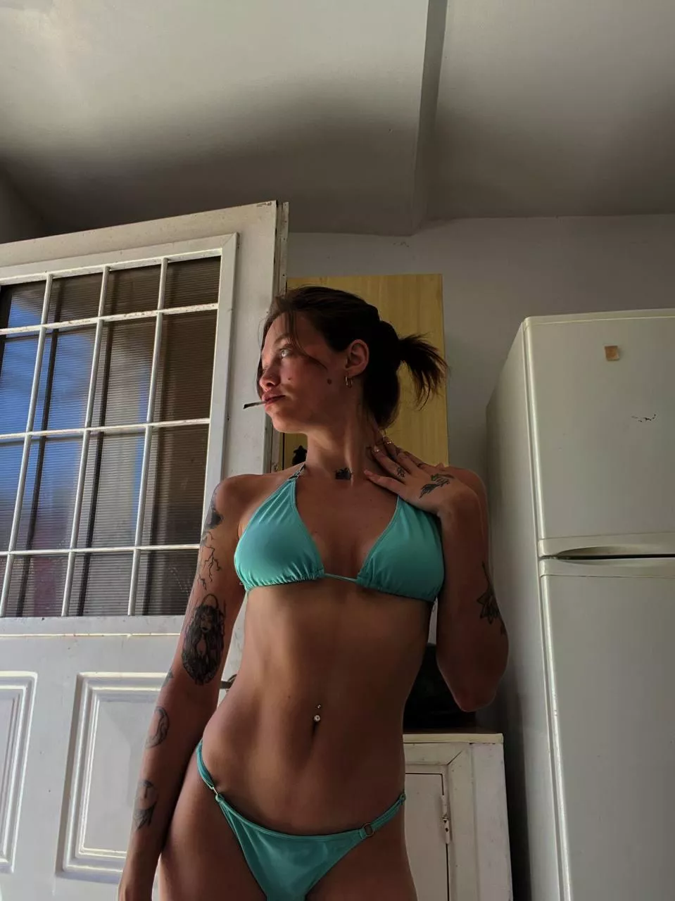 Always combining smoking, tanning and touching ;)