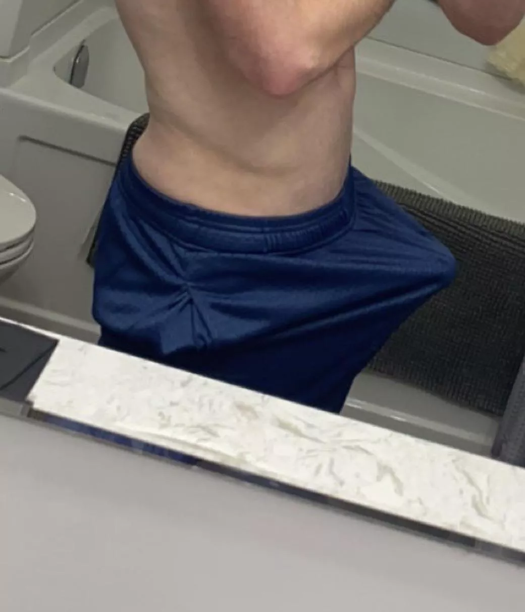 Any bros wanna jerk off and bust in dirty basketball shorts with me