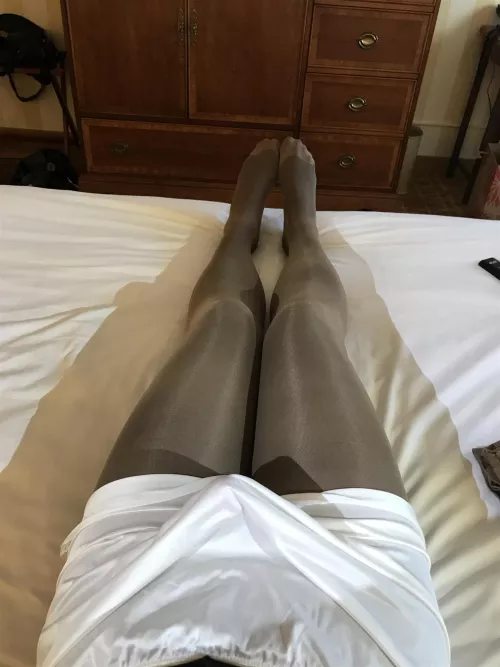 anyone else like to wear layers? This is Tan over Black pantyhose...