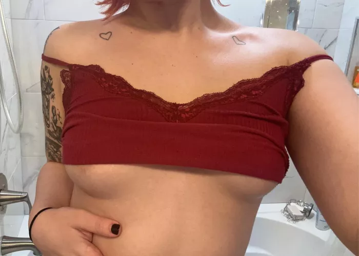 Anyone free to undress me? 💕