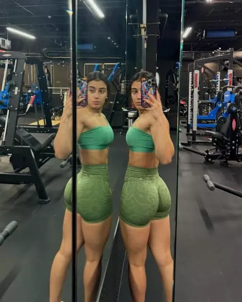 Anyone needs some help I'm ready to be used for her.