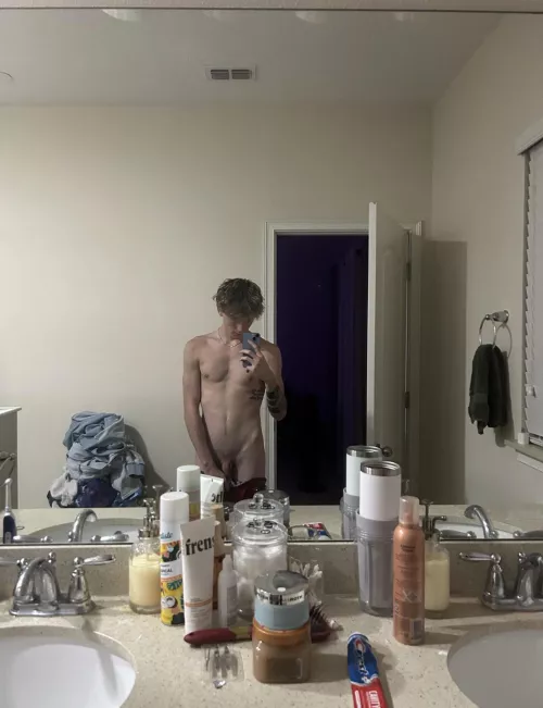 Ask for my cashapp in DMs , because you’re sending me $30 to supply my weed this week 😈 master has to smoke!