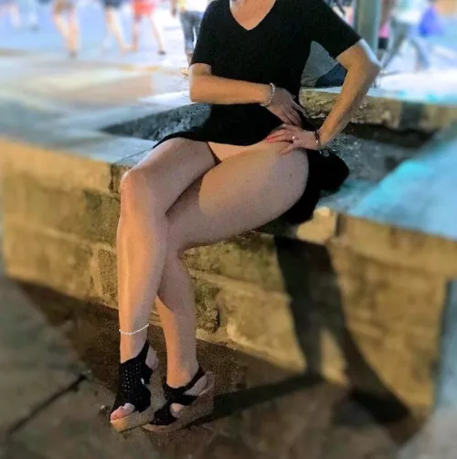 Bar hopping in Austin Friday night, no panties, ready to indulge sexy couples with a sweet taste.