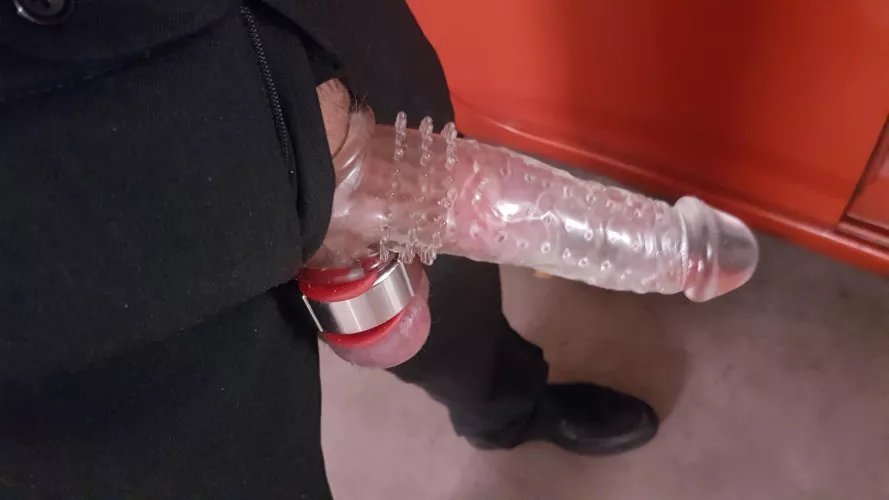 big sleeve and stretched balls