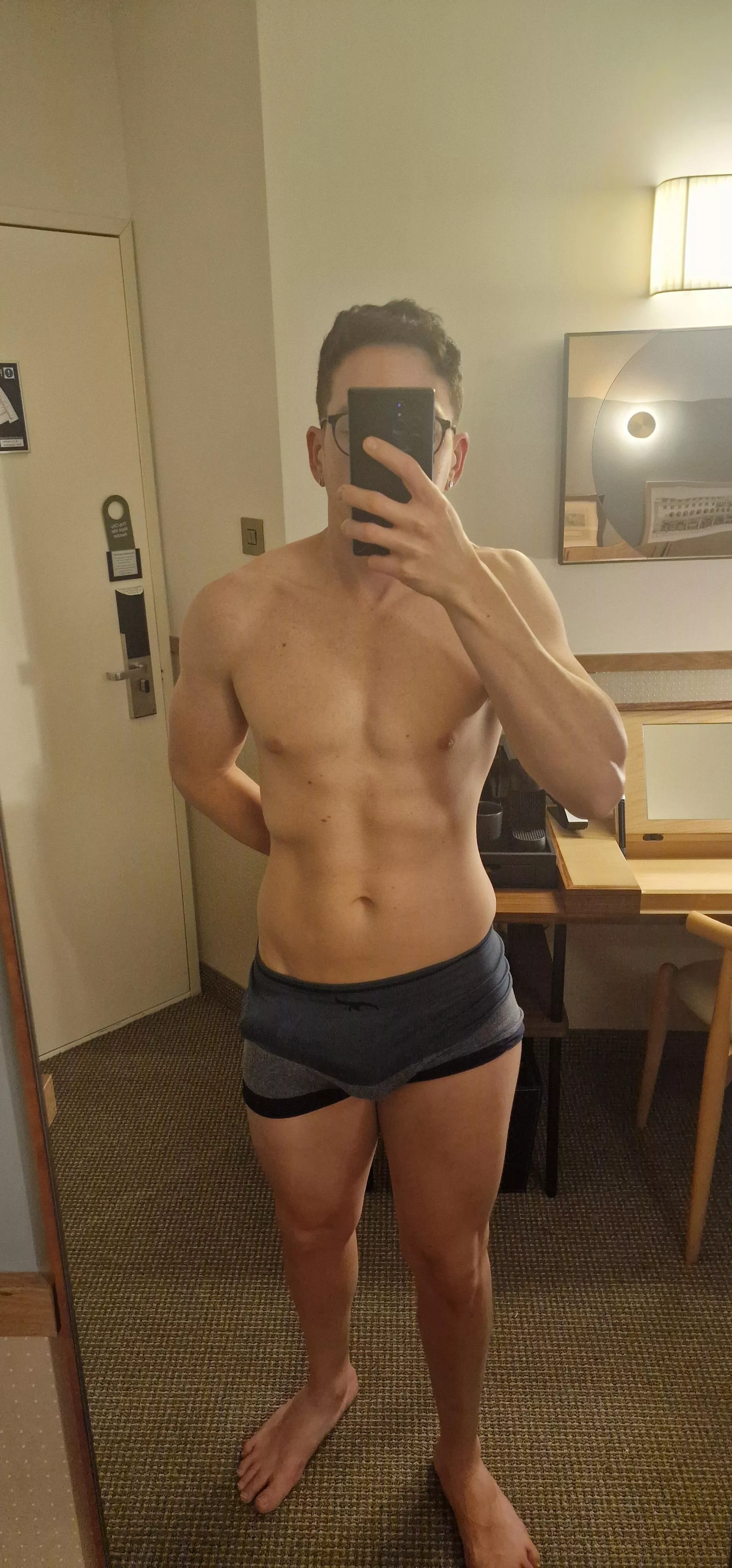 Bored and horny at the hotel 