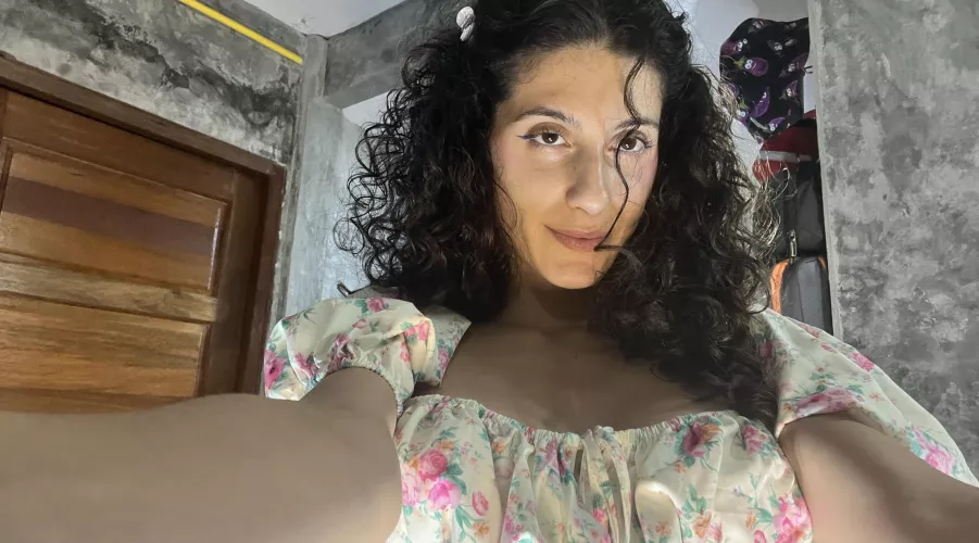 Brunettes just do it best