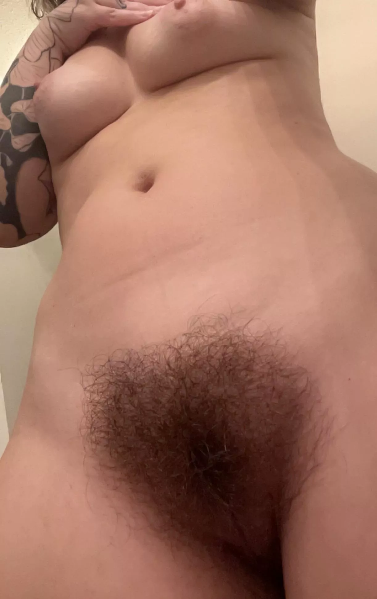 Bush, belly & boobs 🥰